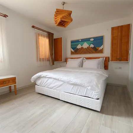 White Orange إزمير