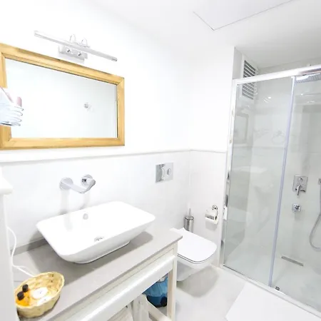 White Orange איזמיר