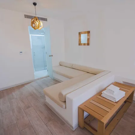 מלון White Orange 3*