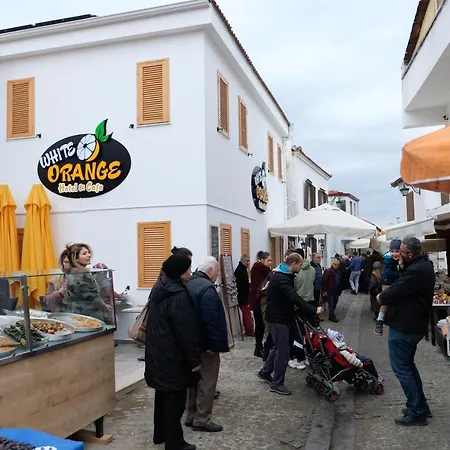 White Orange מלון